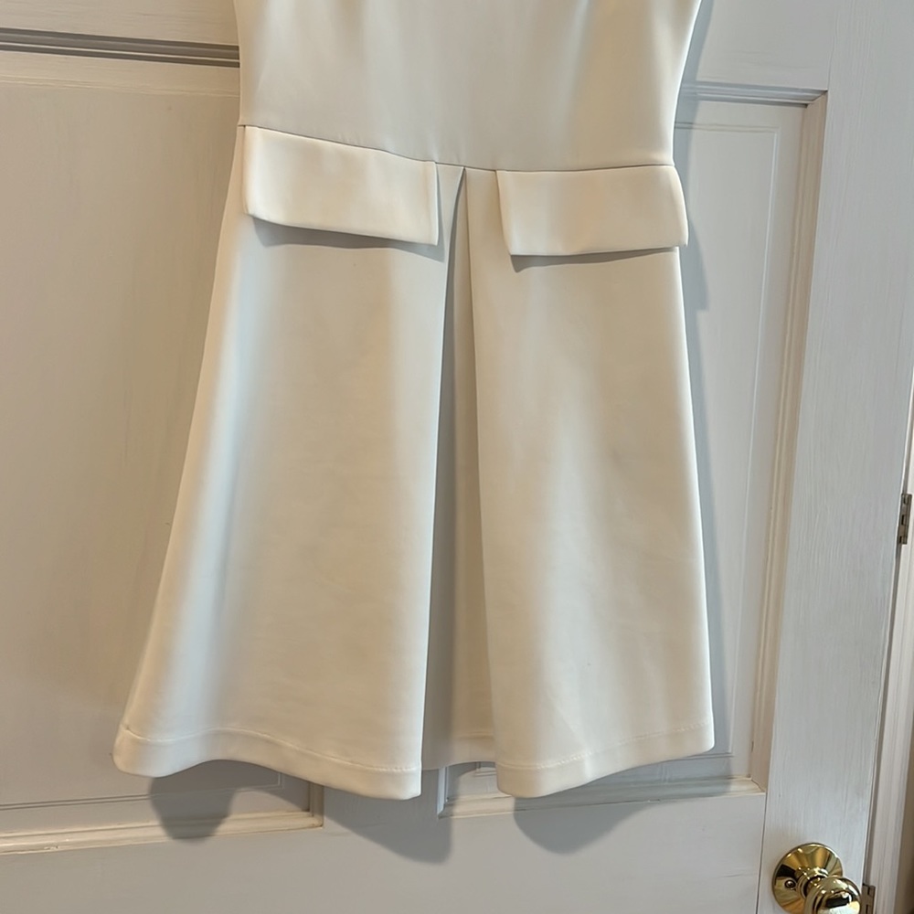 Dress. - Picture 3 of 4
